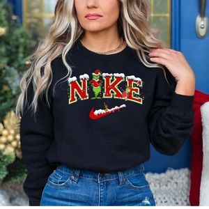 Two Nike Grinch sweatshirt bundles size small - 3x